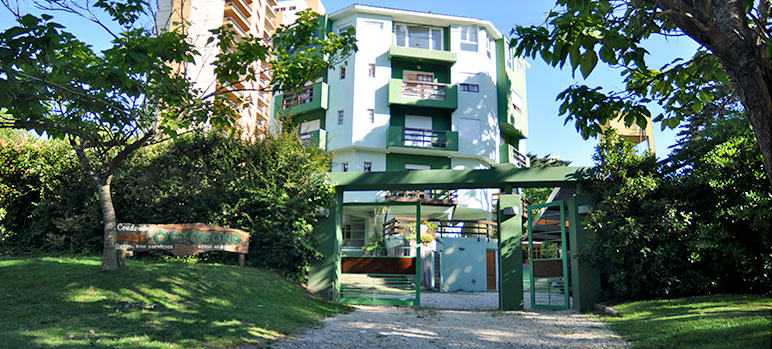 Dentro de un marco natural, a metros del centro y la playa Geselina.-